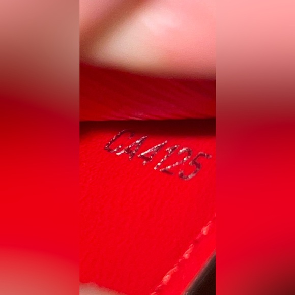 Louis Vuitton Sarah Epi Wallet (with COA) - Picture 13 of 14